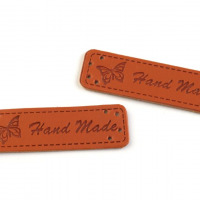 Handmade štítok - ceduľka - s motýlikom - Hnedá 01
