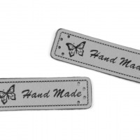 Handmade štítok - ceduľka - s motýlikom - Šedá 02