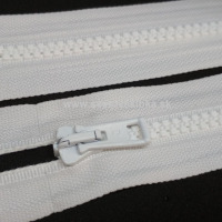 Zips vetrovkový, kosticový - UH - 55 cm - Biela 01