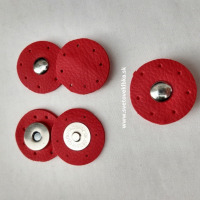 Zapínanie kožené s magnetom - na prišívanie kruhové - Červená 03