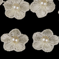 Vyšívaný kvet s perlou Ø 20mm - Krémová svetlá